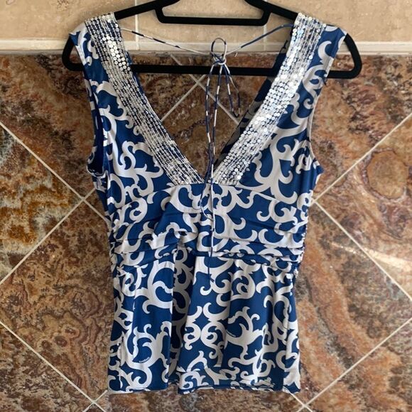 Stunning Silk and Spandex Sequined blue and Gray Blouse from Bebe Size Small - Picture 3 of 9